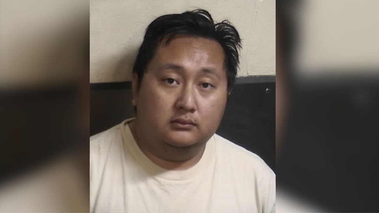 Keebtsim Txhim Christopher Xiong, de 26 años, se comunicaba de manera inapropiada con menores de edad en un chat grupal de Discord.