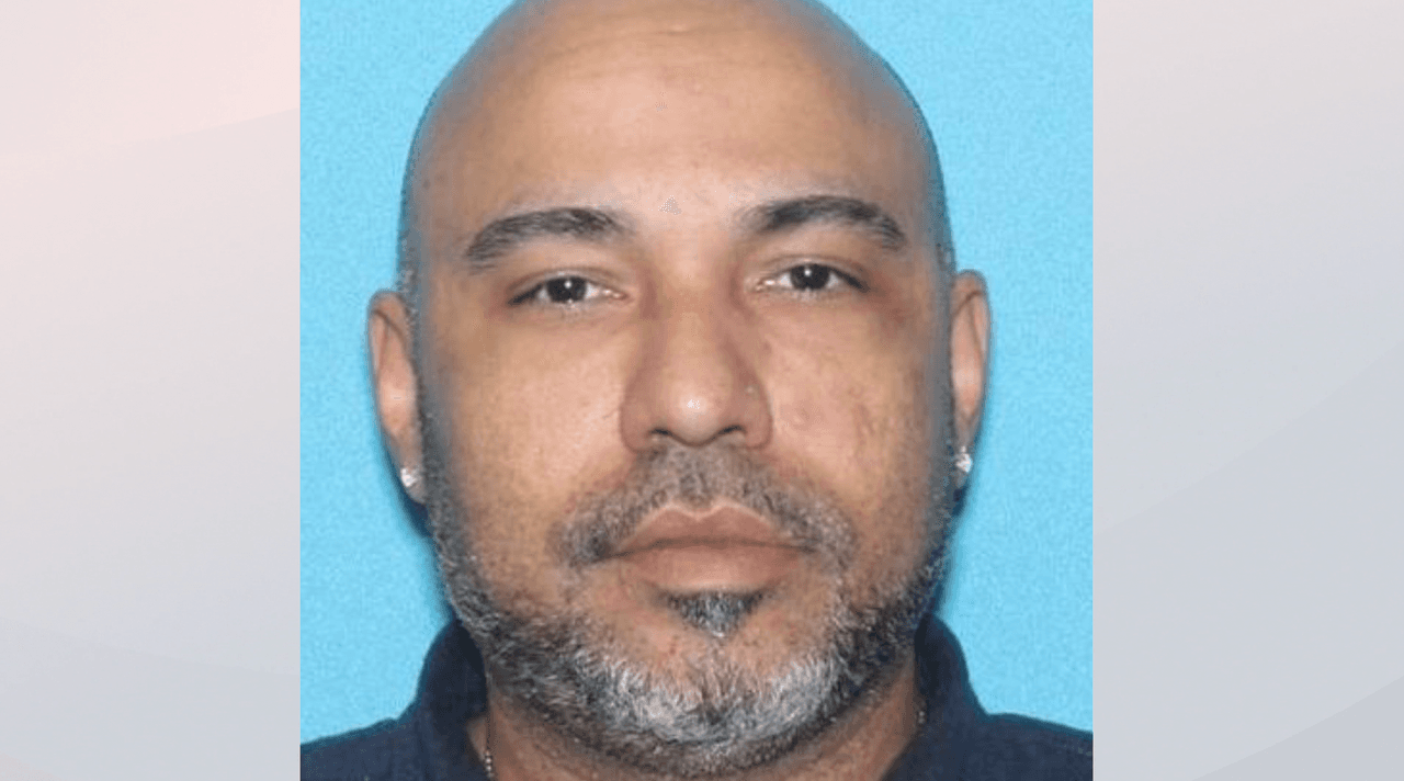 Buscan a sujeto acusado de robo en Burlington