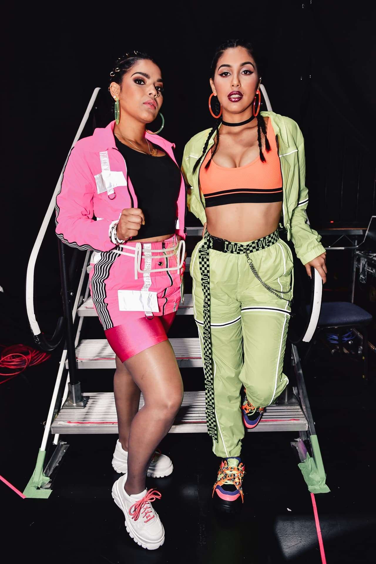 <a href="https://www.univision.com/shows/reina-de-la-cancion/navil-rox-y-barbara-toledo-se-la-ponen-dificil-a-natti-natasha-al-interpretar-sin-pijama-video" target="_blank">A Navil le tocó competir con Bárbara Toledo, con quien interpretó 'Sin pijama'</a>.