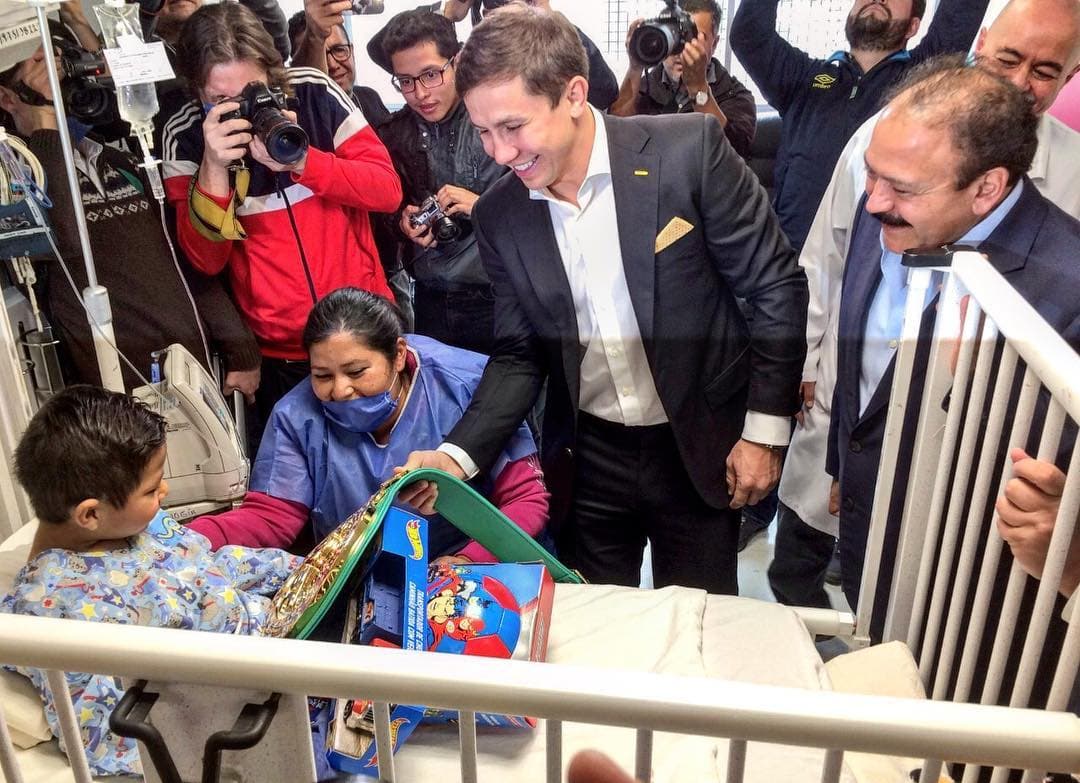 Golovkin visitó el Hospital Pediátrico Moctezuma en la Ciudad de México.