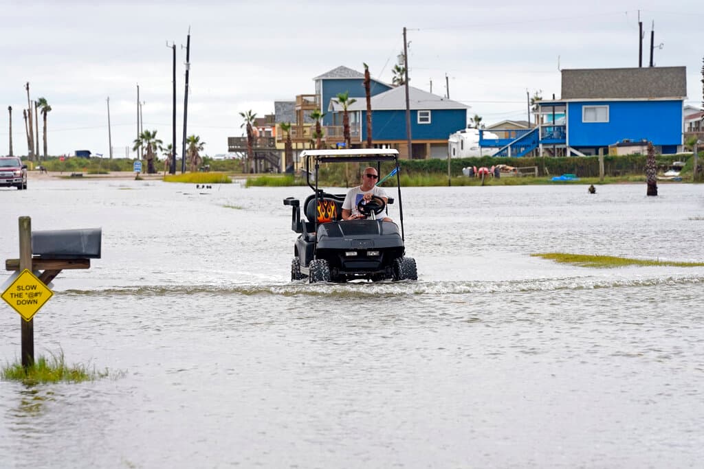Nicholas avanza lentamente sobre Texas y Louisiana dejando fuertes lluvias, inundaciones y cortes de electricidad