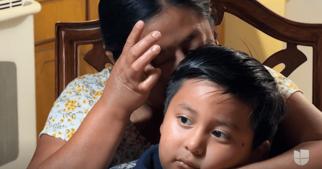 "Tiene solo 5 años": ICE arresta a su padre y deja al pequeño Erikson abandonado dentro de un vehículo