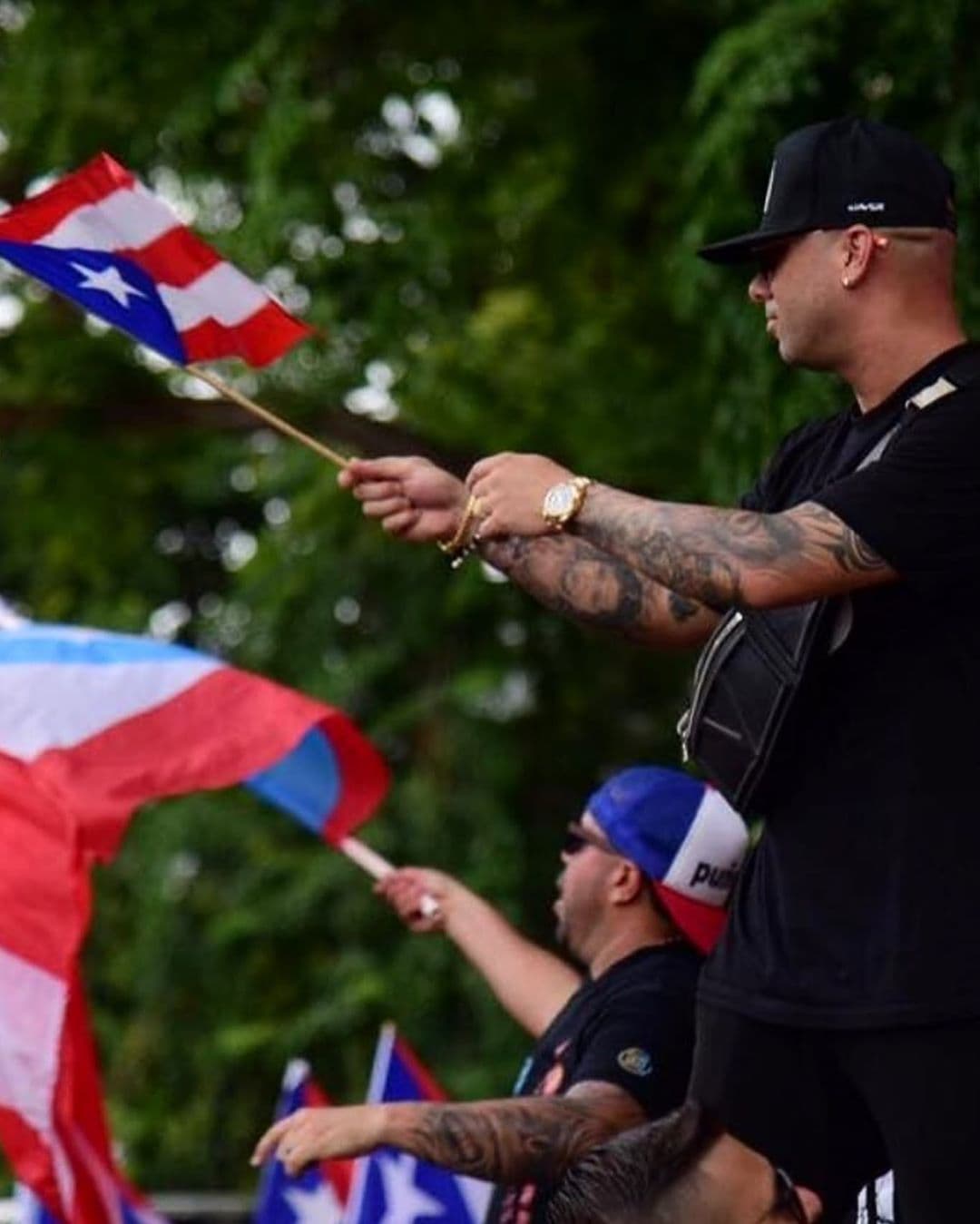 Y después publicó otra foto más, esta vez junto a los boricuas.