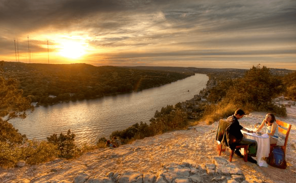 <a href="https://www.austintexas.org/austin-insider-blog/post/mount-bonnell-for-beginners/">Mount Bonnell - </a>Senderismo cerca de Austin
