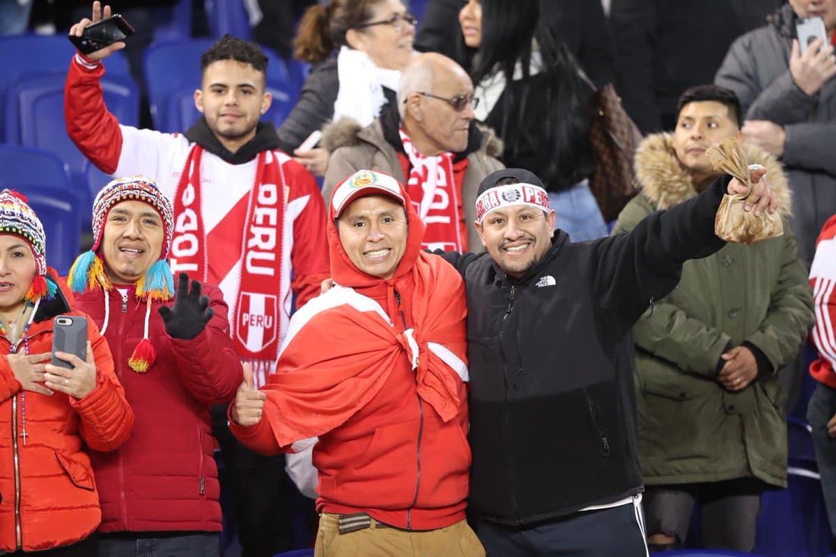 Los peruanos acudieron en gran número al amistoso de su selección ante Paraguay, pensando en la Copa América de Brasil.
