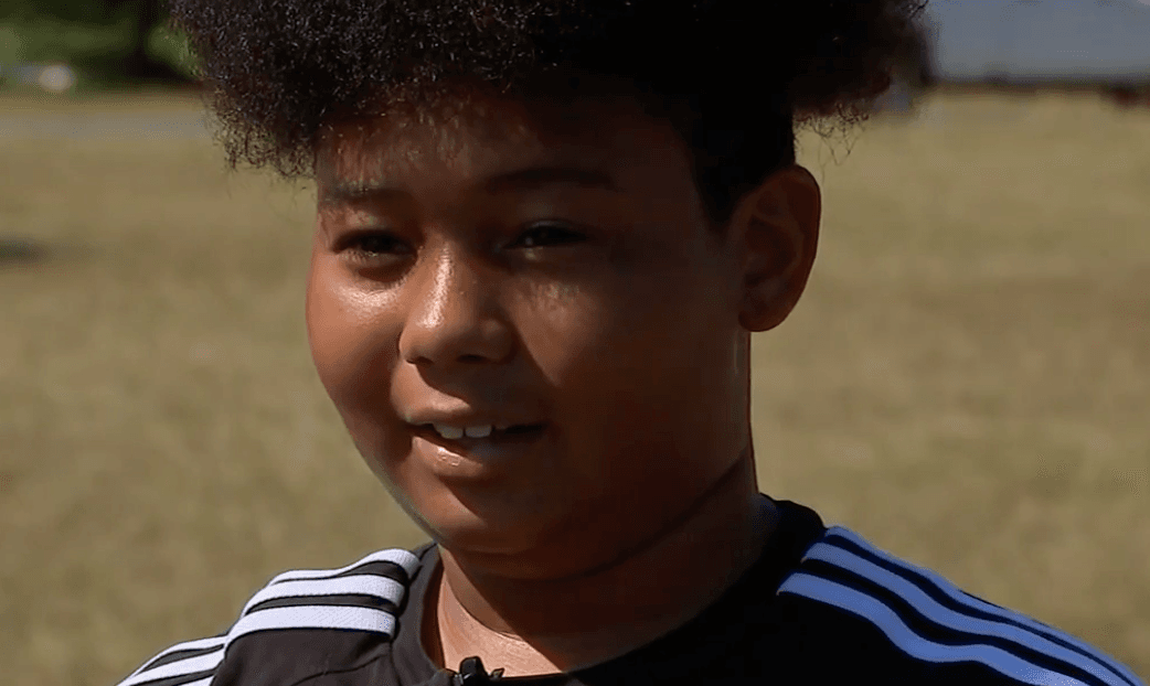 Arrastra y atropella conductor de autobús escolar a menor en Carolina del Norte