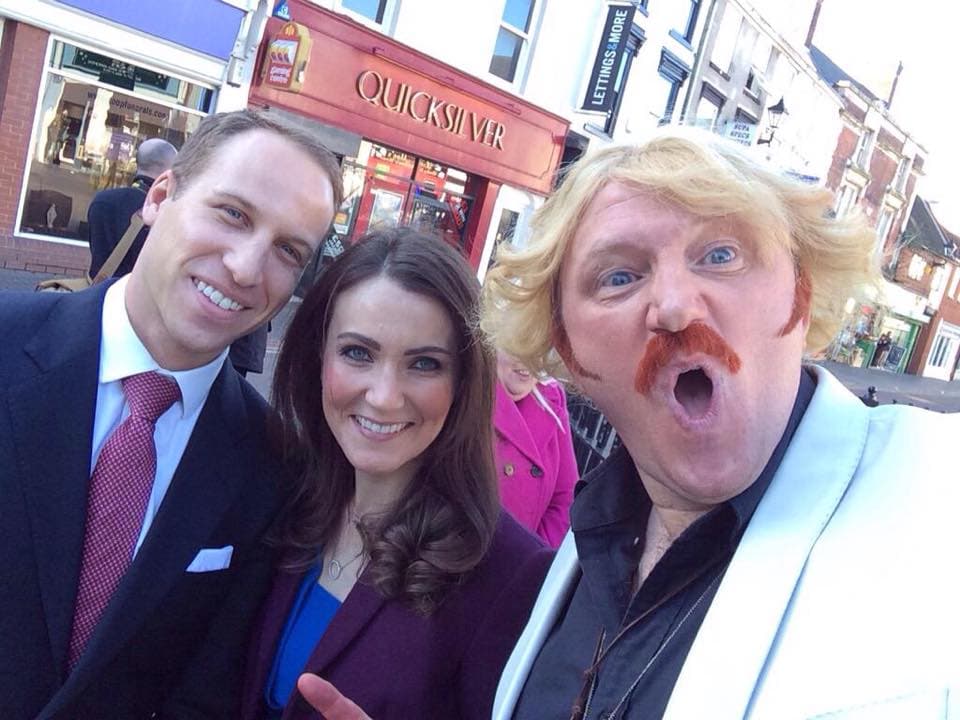 Constantemente viajan y pasan tiempo con otros imitadores de celebridades.