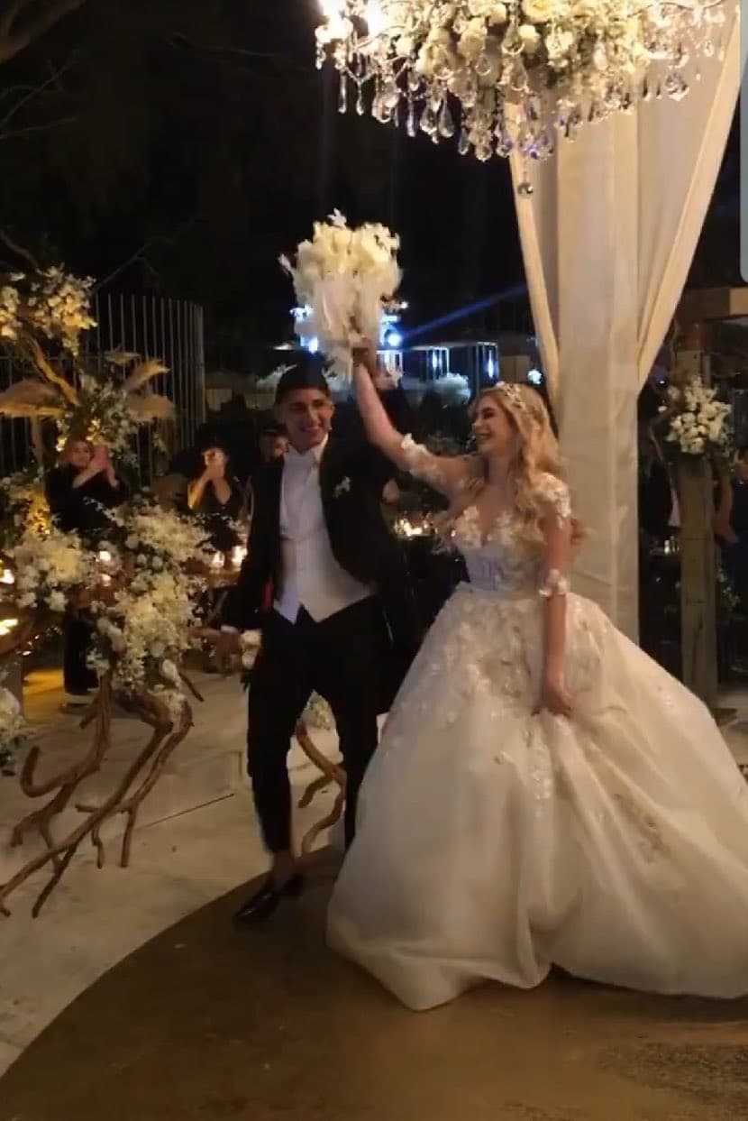 El delantero mexicano une su vida con la modelo regiomontana Ileana Salas ¡Vaya cierre de año para Pulido!