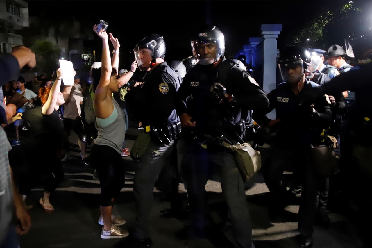 Tras su declaración institucional, los ciudadanos se trasladaron al Centro Cultural Yolanda Guerrero, en Guaynabo, donde Ricardo Rosselló se reunió con los miembros de la Federación de Alcaldes, compuesto por alcaldes del PNP.