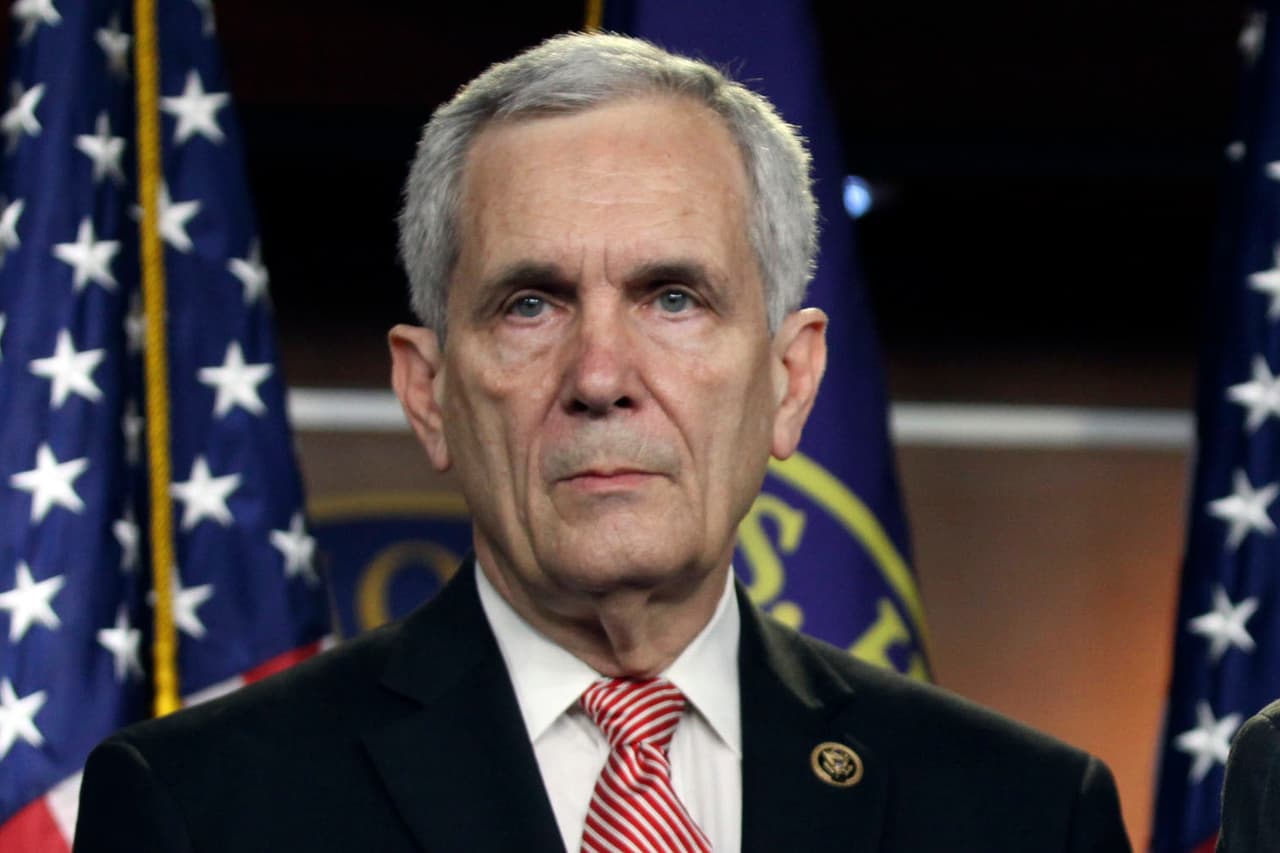 El congresista Lloyd Doggett pide a Biden que abandone la candidatura presidencial: es el primer demócrata en hacerlo públicamente