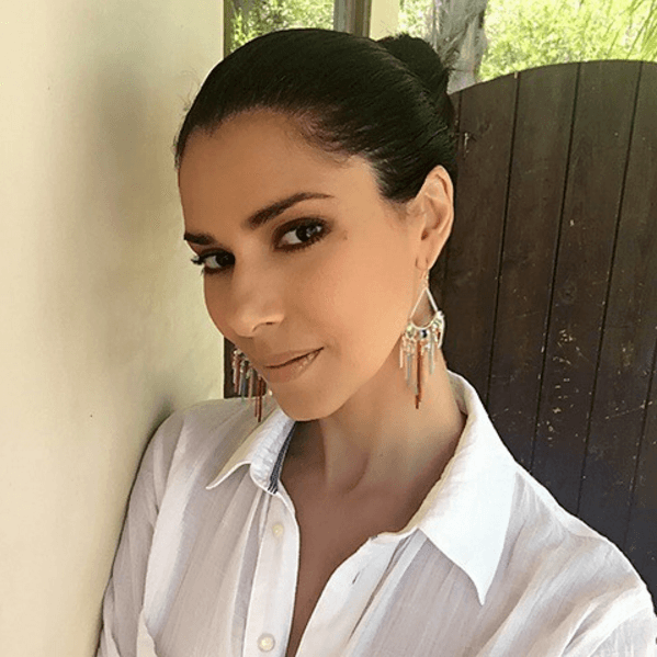 ¡Se le nota que cuida muchísimo su piel! Se le ve súper saludable.