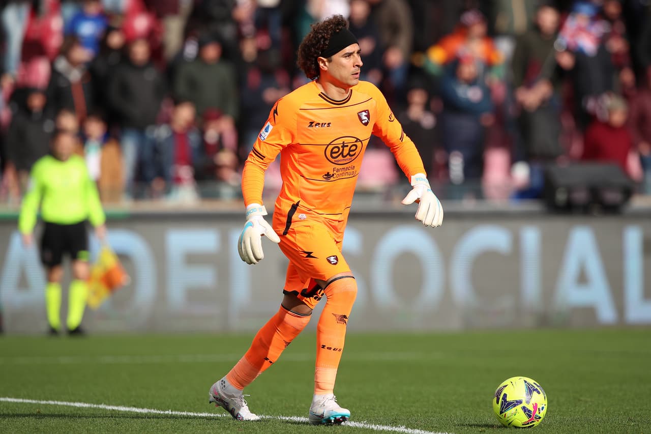 Memo Ochoa asegura titularidad con Salernitana... por ahora
