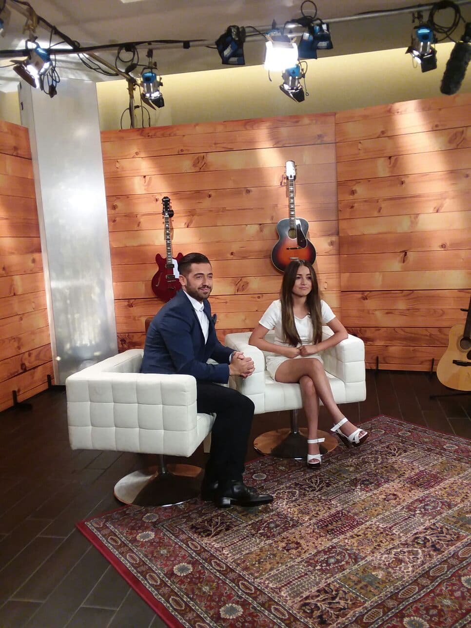 Rubí Ibarra con Borja Voces, en entrevista para Primer Impacto.