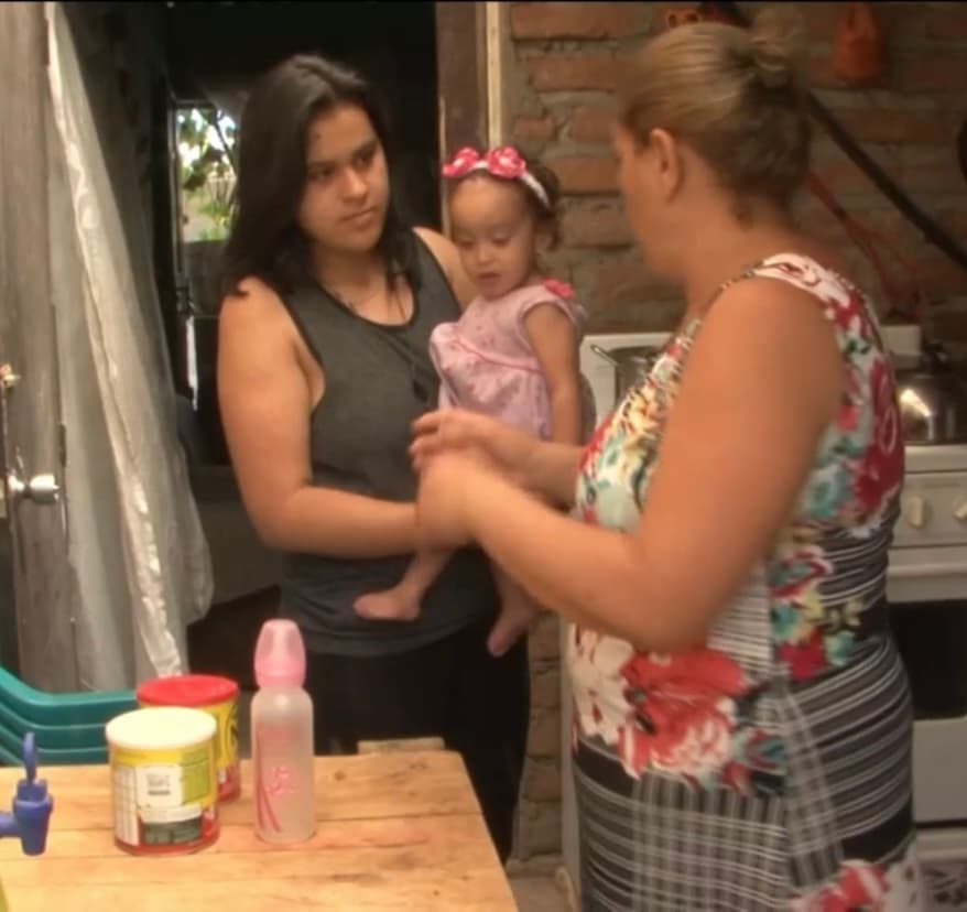 La historia de Sarita
<b>cruzó la frontera desde su natal Tegucigalpa, Honduras</b> y llevó hasta una compatriota suya que se dedica a limpiar casas en Estados Unidos.
<br>