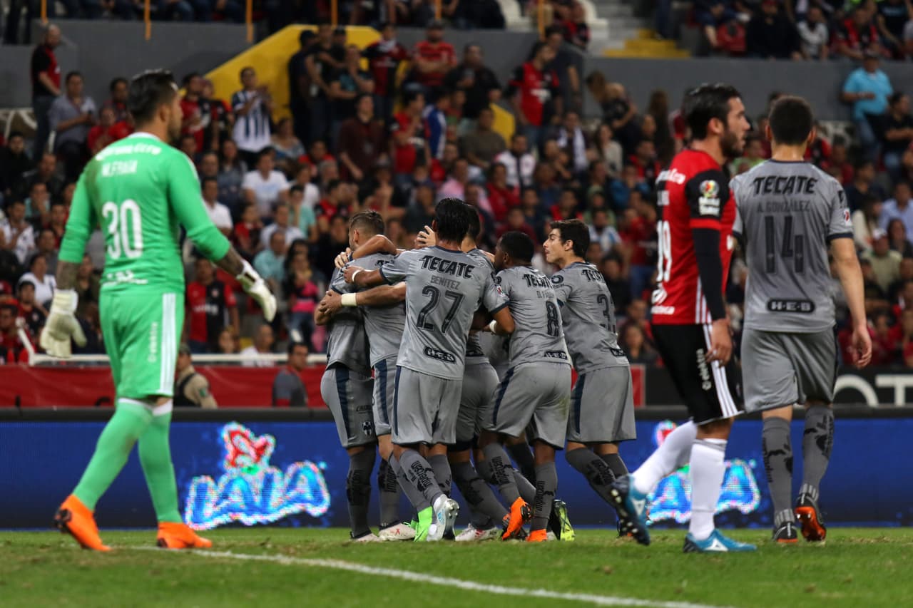 Monterrey sacó tres puntos de oro del Jalisco, sobre todo por el poco fútbol que enseñó particularmente en la segunda mitad. Llegó a 15 unidades y dormirá la noche del viernes en el sgund sitio de la competencia,