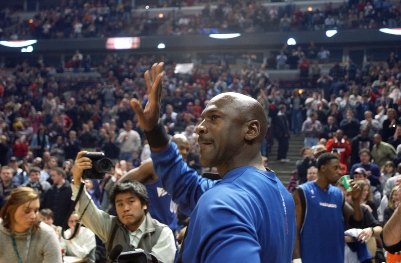 El quinteto inicial estaba conformado por Kwame Brown, Larry Hughes, Christian Leattner, Tyronn Lue y Jordan.