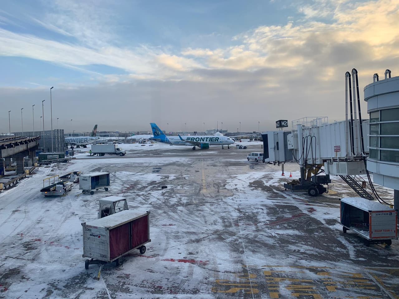 Más de 1,000 vuelos cancelados y 800 atrasos en O'Hare y Midway