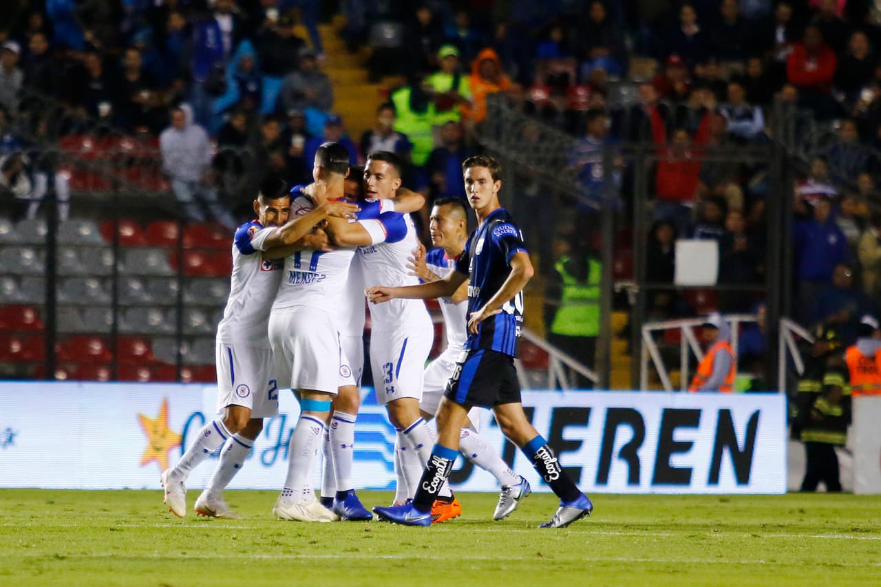Un par de minutos después, a los 18, el árbitro validó el gol, tras la revisión.