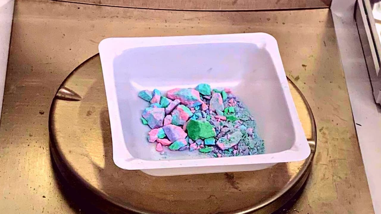 Alertan por la aparición de fentanilo arcoíris, usado enganchar a los menores