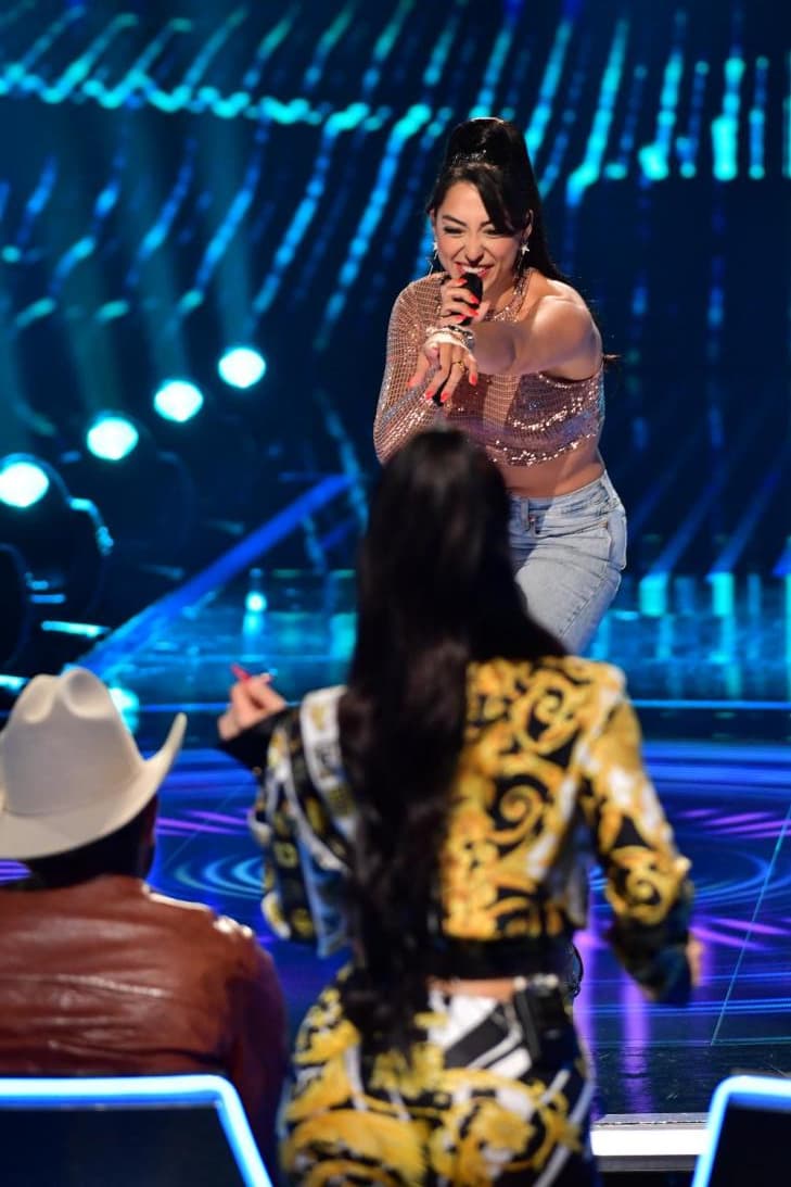 Victoria detectó que Natti Natasha estaba cantando su tema y no pudo evitar emocionarse.