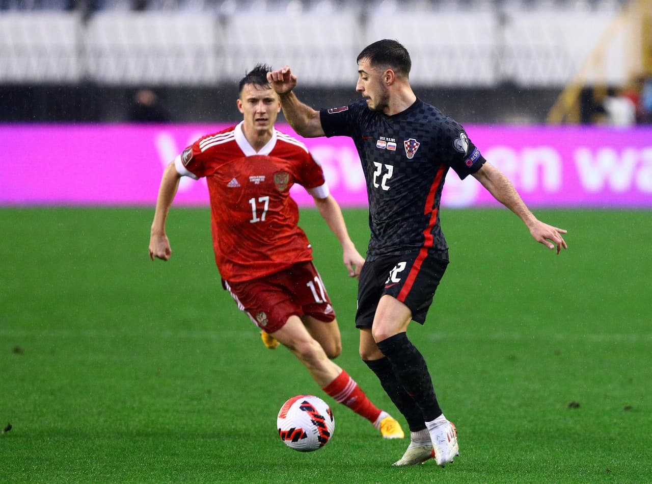 Croacia se impone a Rusia, con un autogol, durante las eliminatorias de la UEFA rumbo a Qatar 2022. Fiodor Kudriashov anotó el gol a favor de los croatas al minuto 81' del encuentro, lo que le dio la victoria y el liderato del Grupo H.