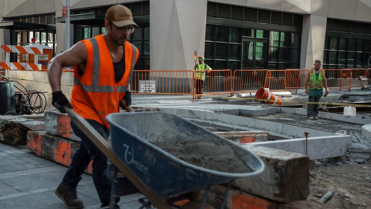 Cómo protegerse del calor extremo si trabajas al aire libre en Nueva York este verano