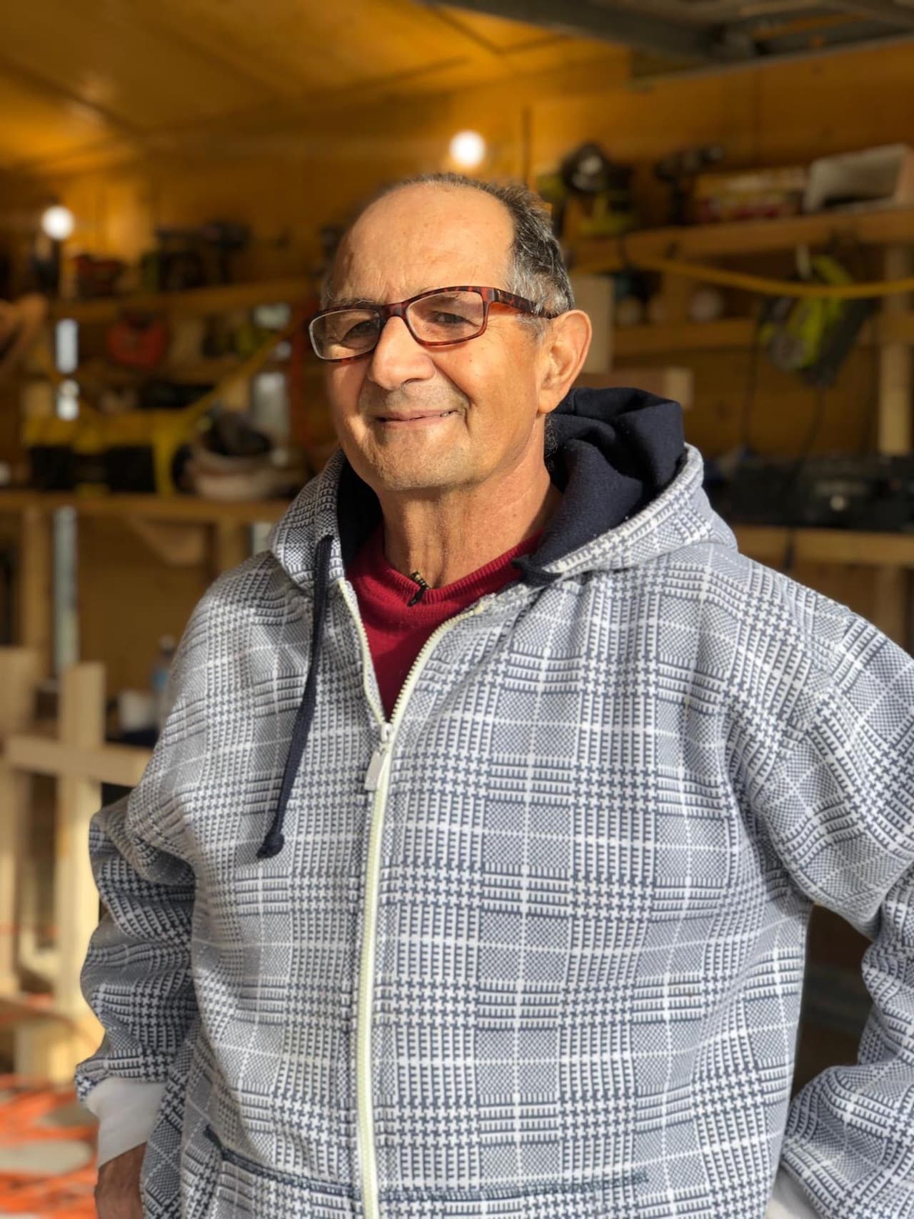 "Quiero parar de construir cruces...”, dice Zanis, refiriéndose al dolor de las familias.