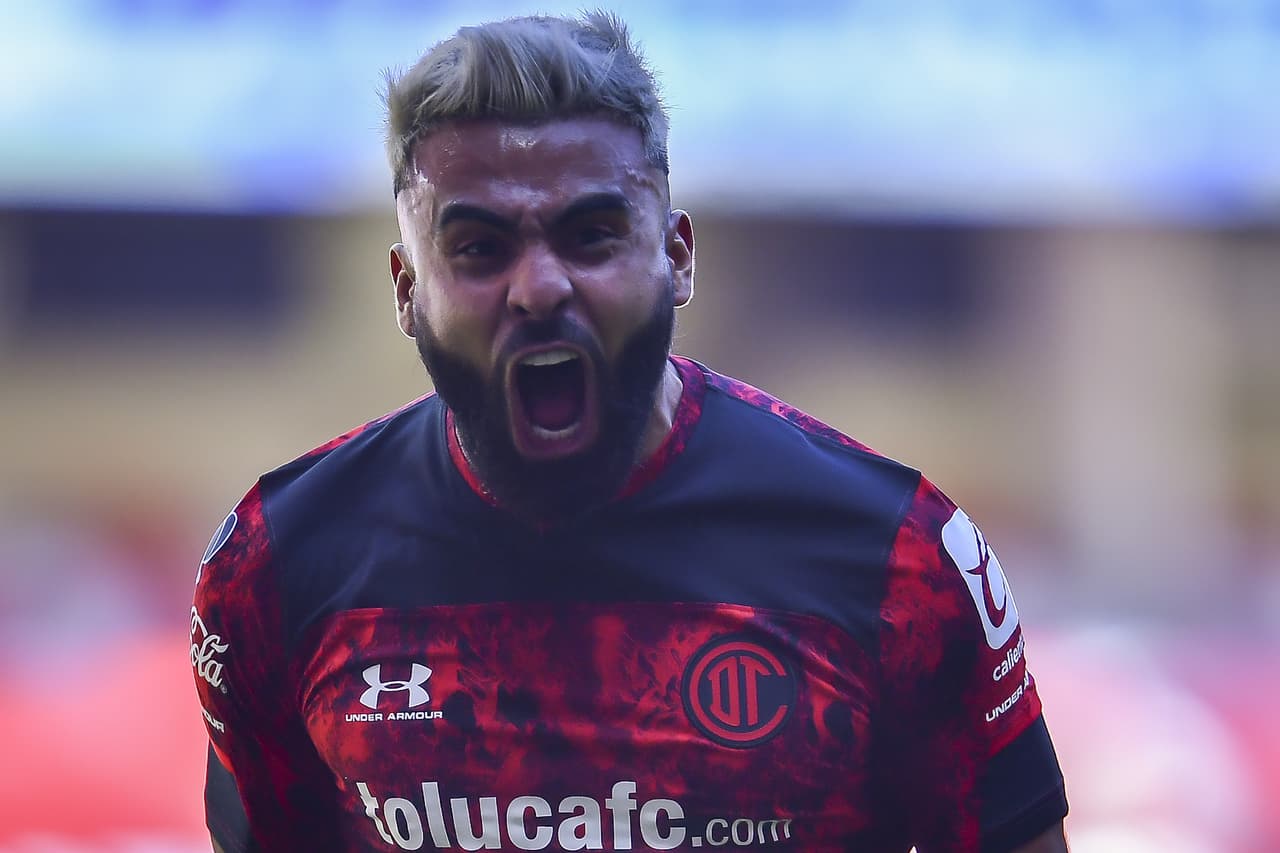 Toluca se impone a Querétaro 3-1. Sepúlveda abrió el marcador para los 'Gallos Blancos', pero Castañeda y Canelo le dieron la vuelta al marcador en seguida y, para finalizar. Estrada marcó el tercero que le dio la victoria a los 'Diablos Rojos'.