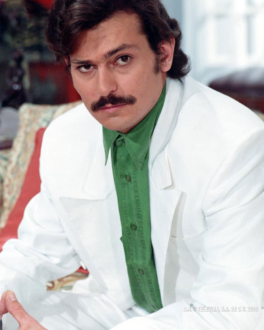 <b>'Bernardo Duarte' fue otro de los villanos</b> de la historia, él era el encargado del casino, por lo que le robaba dinero a 'Don Gustavo', pero con la llegada de 'Marimar' sus ambiciosos planes se ven frustrados.