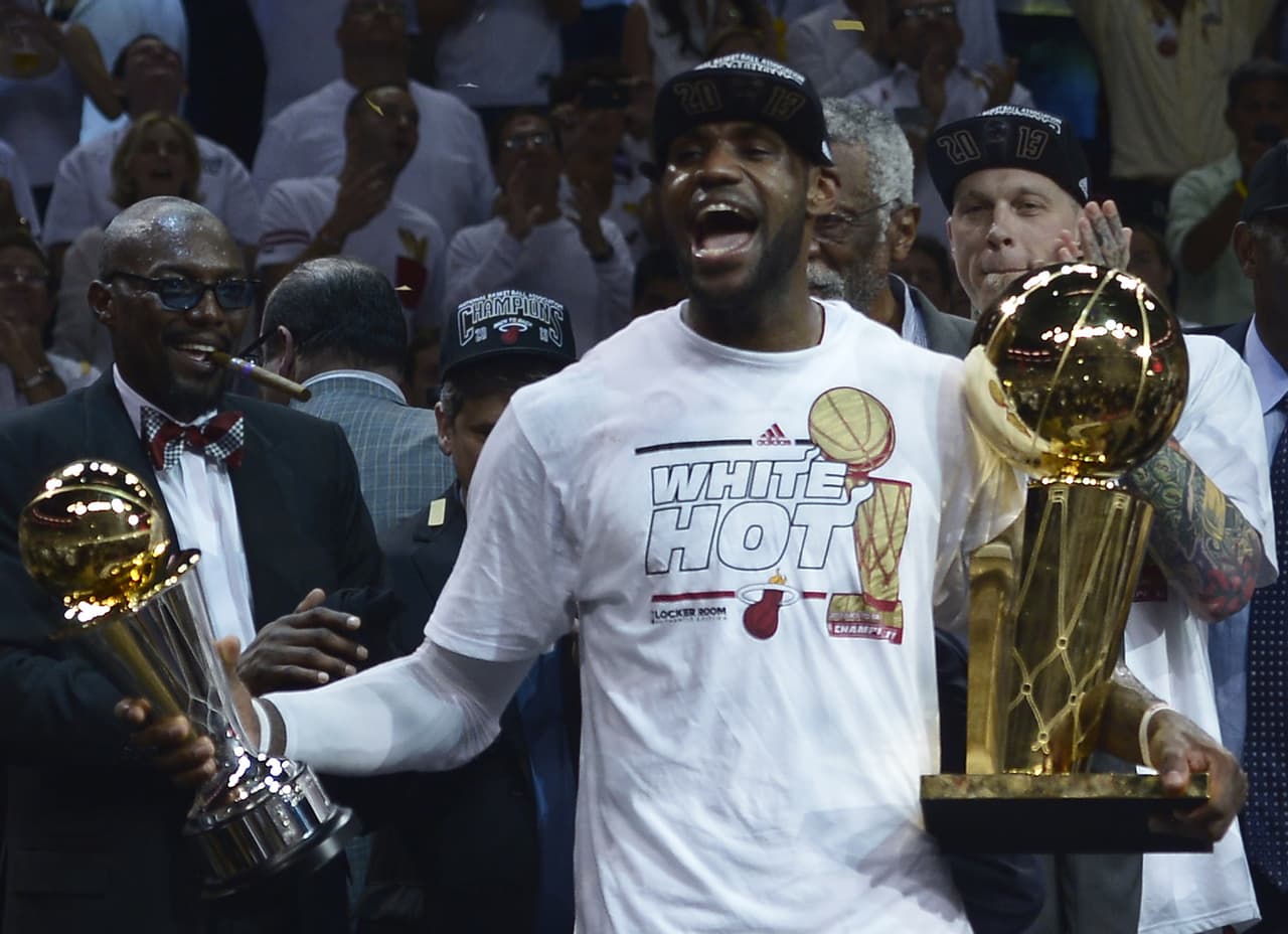 En las finales de la NBA 2013, el Heat de nuevo fue campeón, esta vez 4-3 sobre San Antonio Spurs. LeBron James repitió título y premio de Jugador Más Valioso (MVP).