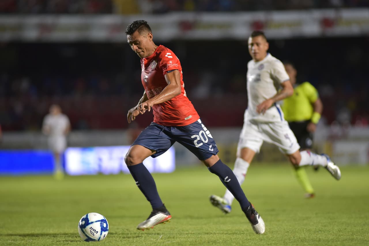 Lozoya comanda el ataque del Veracruz que intenta una y otra vez hacer daño.