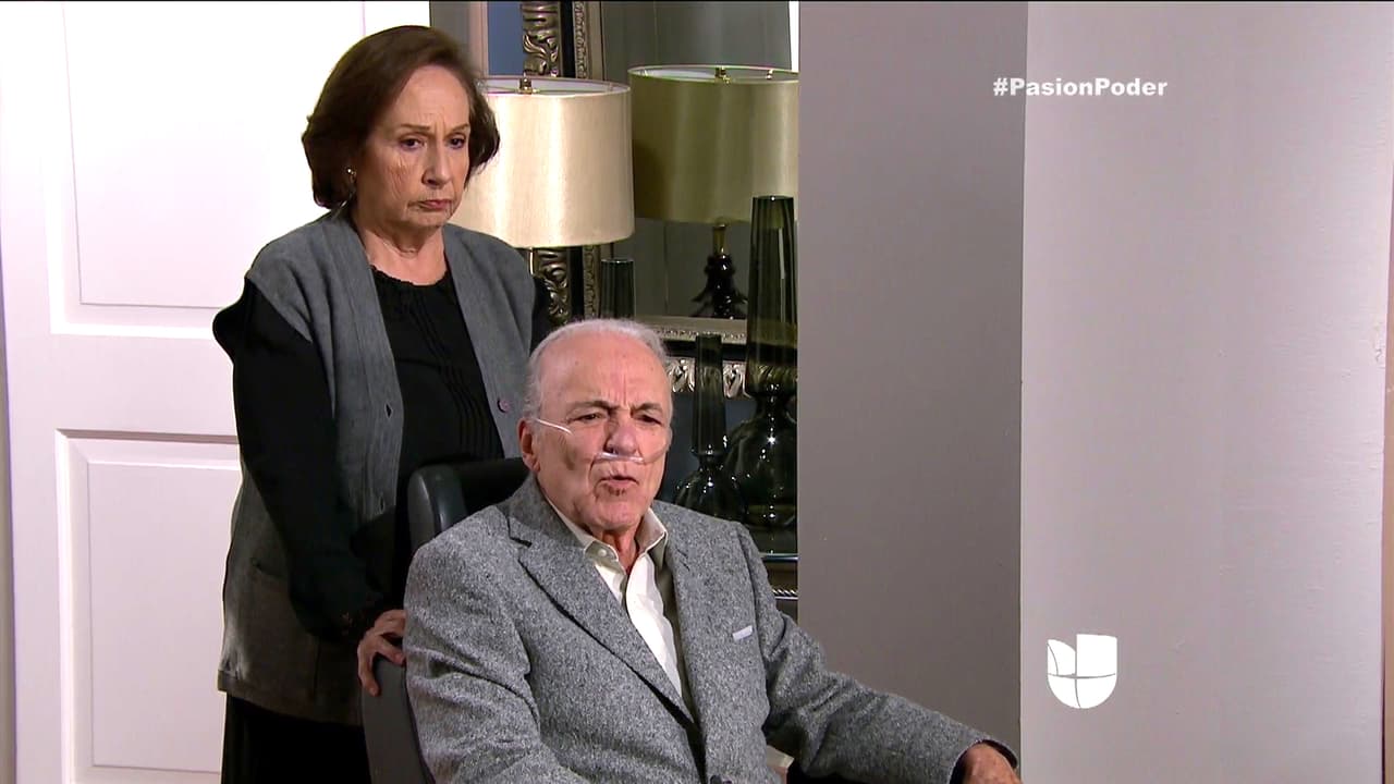 Don Humberto la tiene vigilada en todo momento.