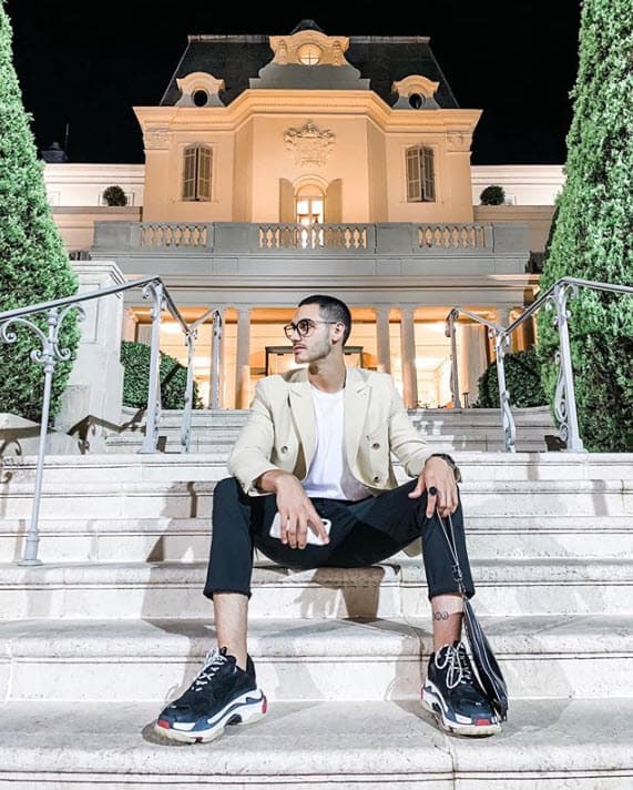 Alejandro Speitzer tiene 25 años y recientemente ha ganado mucha popularidad con la serie 'Oscuro deseo', historia que protagoniza al lado de Maite Perroni.