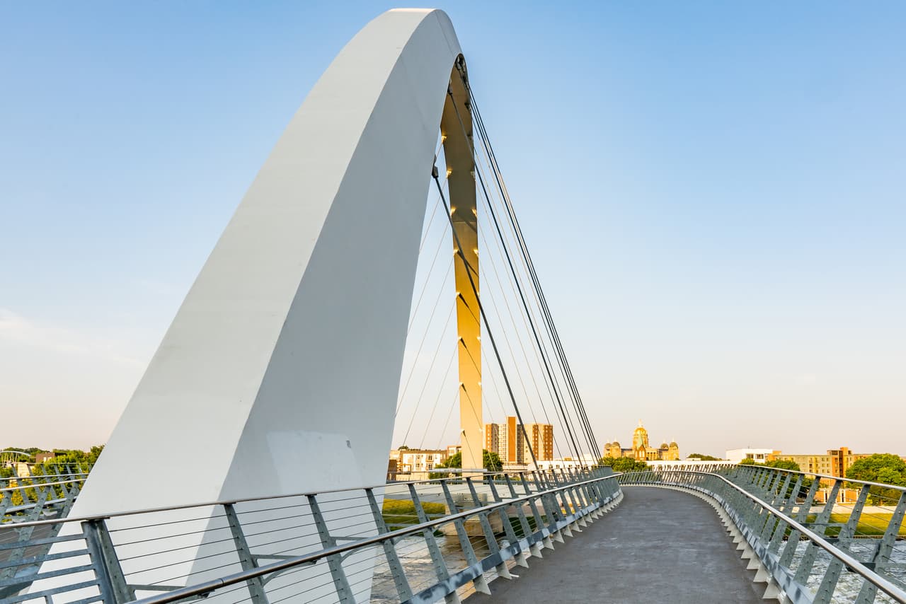 <b>Puesto 8: Des Moines, Iowa.</b> La tasa de desempleo antes del coronavirus en esta ciudad era de 2.7%, más baja que en la mayoría de las áreas metropolitanas. El 42.7% de los trabajos se pueden hacer desde casa, la decimoséptima más alta entre las áreas metropolitanas.