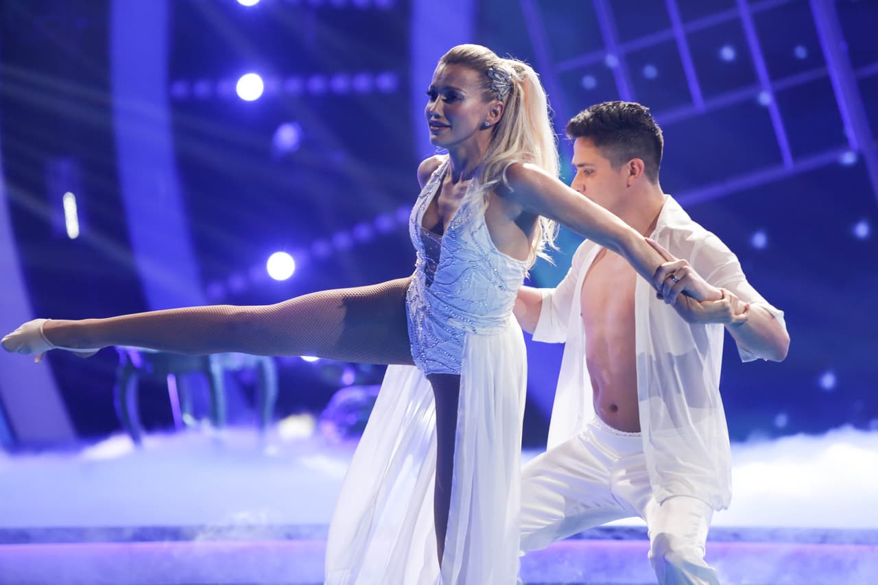 La interprete también bailó el tema con todo su corazón, pues confesó que con esa canción se acordaba de su padre, quien falleció cuando ella tenía 17 años.