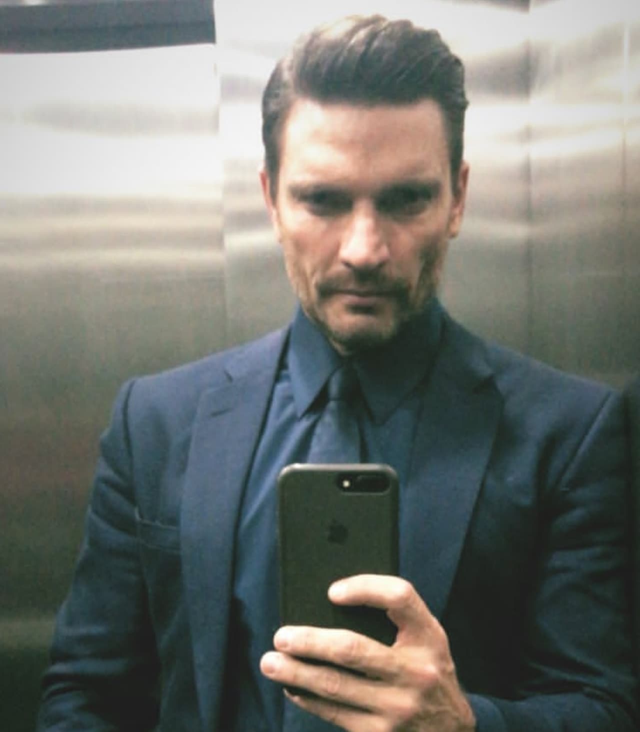 “Ahorita no ha pagado porque
<b><a href="https://www.univision.com/shows/el-gordo-y-la-flaca/el-gordo-rompe-la-dieta-en-la-placita-el-restaurante-de-julian-gil-video">(Julián Gil) asegura que no tiene trabajo</a></b>”, añadió Pellón. Univision se comunicó con el abogado del actor, Rodrigo Carmona, para que ofreciera su versión de los hechos, pero declinó ofrecer expresiones.