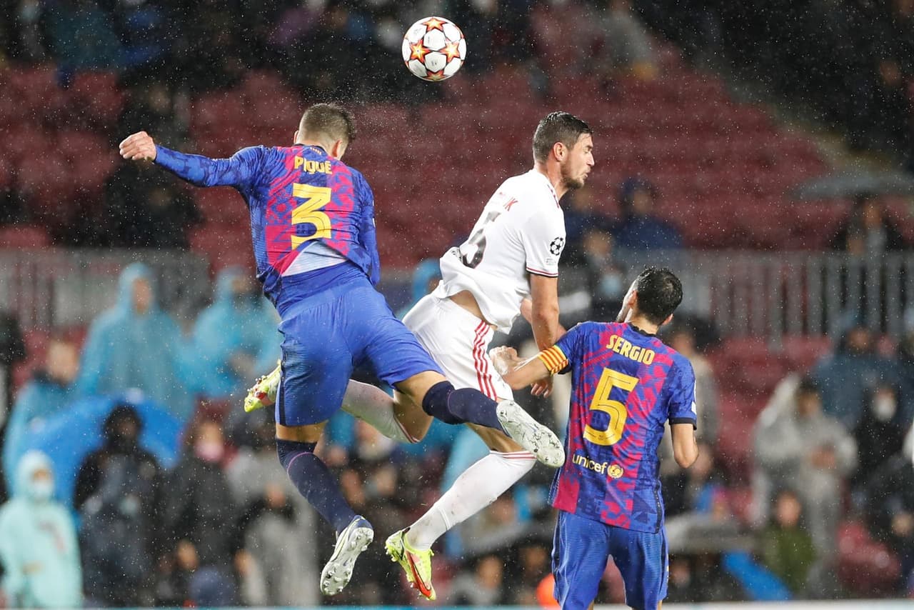 En el debut de Xavi como DT, Barcelona y Benfica no se hacen daño durante la quinta Jornada de la fase de grupos en la UEFA Champions League. Los culés, con este resultado, son segundos del grupo E, seguidos del equipo portugués en tercera posición.
