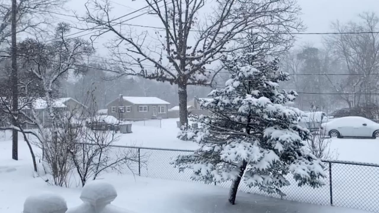 Algunos vecindarios en Nueva Jersey y Delaware recibieron más de un pie de nieve, mientras que partes de los suburbios de Pensilvania y Lehigh Valley tuvieron muy poca acumulación.