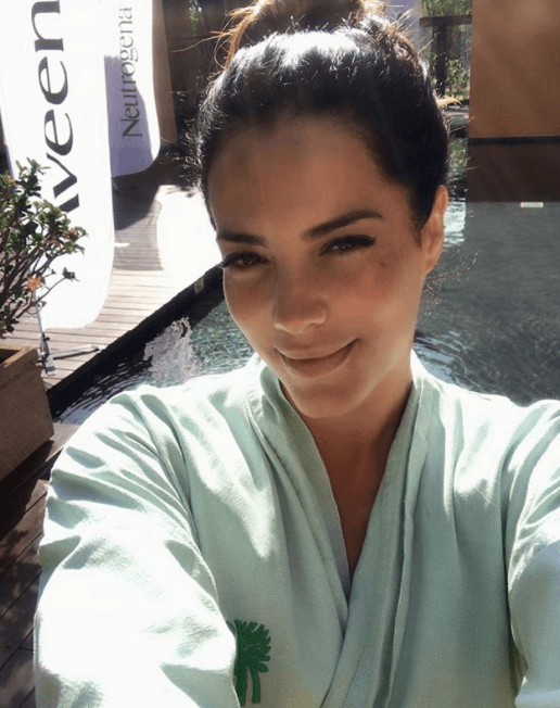 Gaby Espino mostró lo lista que estaba para recibir un masaje, como parte del agasajo.