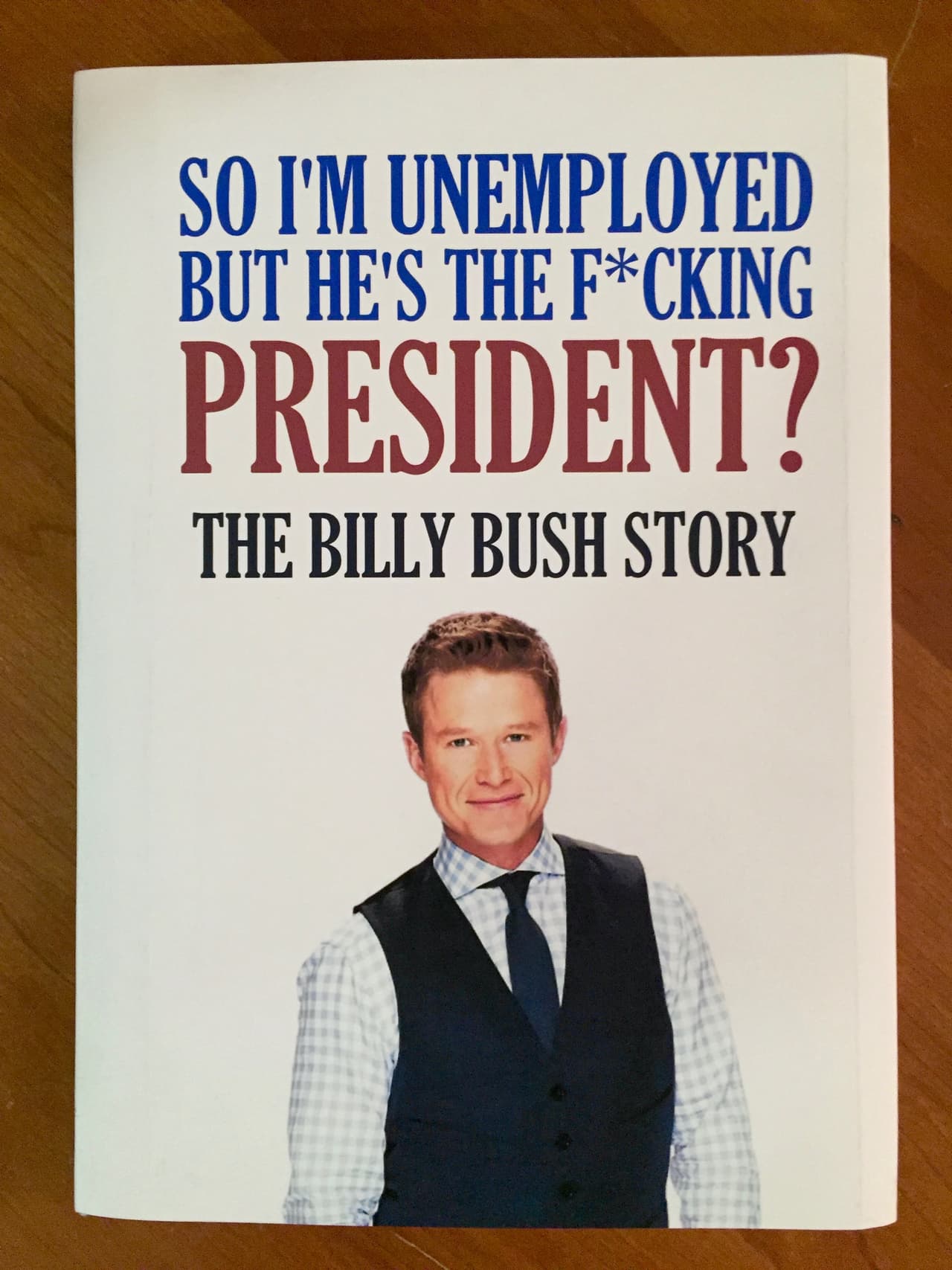 <b>'Soy un desempleado y él ¿el maldito presidente?'</b>, por
<b>Billy Bush</b>. Este conductor de NBC efectivamente perdió su empleo tras el escándalo con Trump.