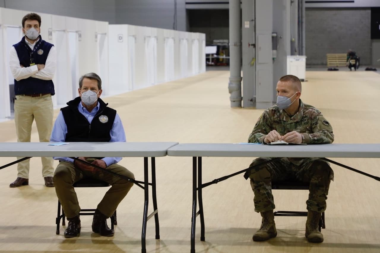 Las camas hospitalarias dispuestas en el Centro de Convenciones fueron retiradas un mes después de su instalación, ahora el gobernador ordenó reactivar el hospital improvisado en el Georgia World Congress Center.