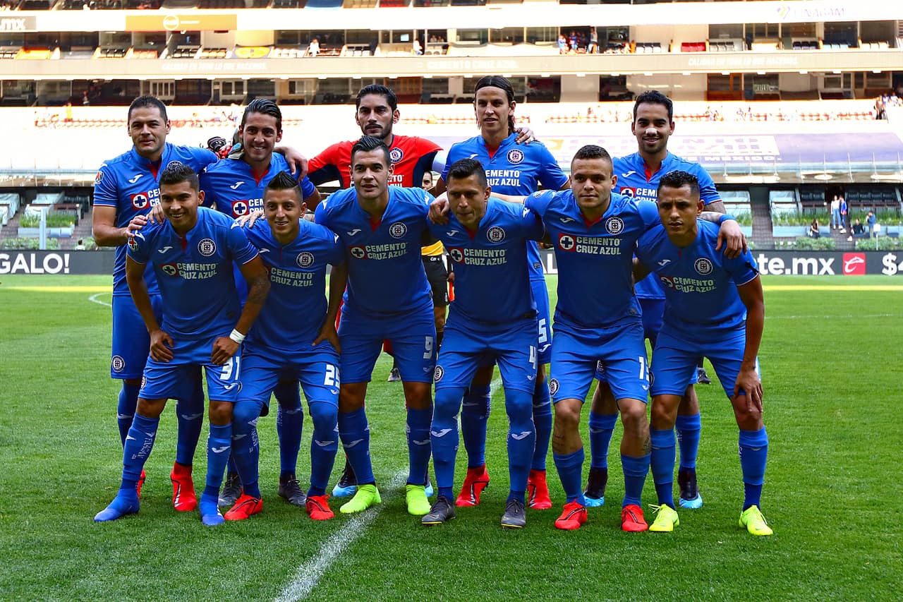 Los once titulares que presentó Cruz Azul en el terreno de juego.