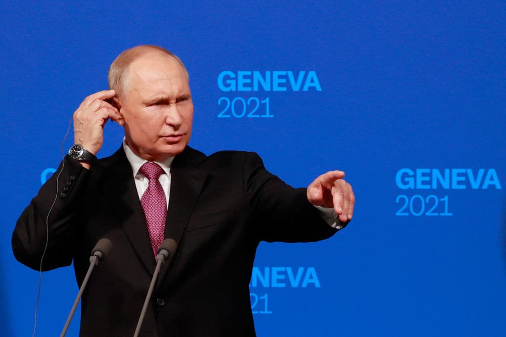 Putin fue el primero en toparse con los medios al final de la cumbre con Biden en Ginebra.