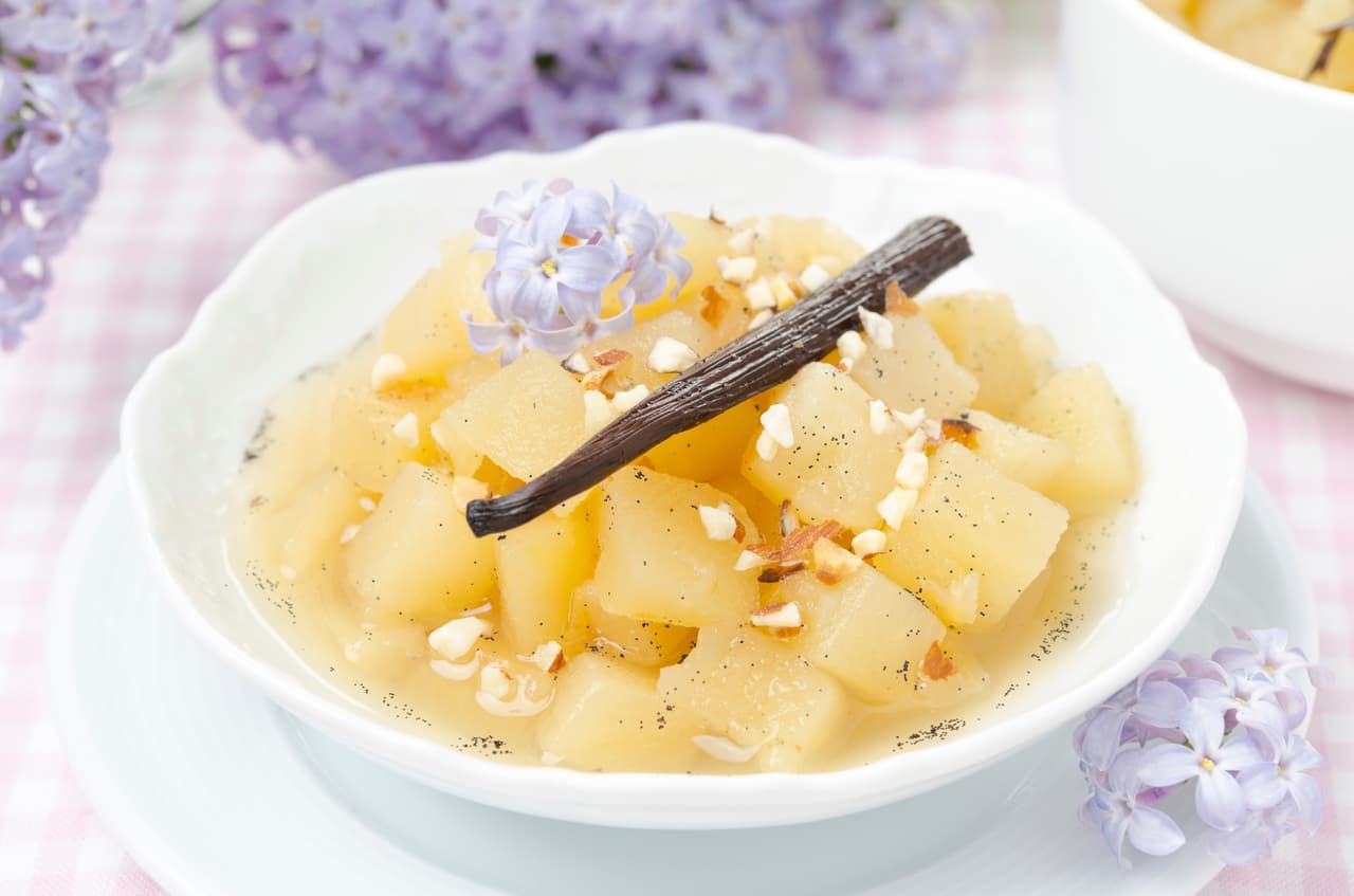 Una vez que los sacaste ponlos boca abajo sobre un trapo y deja enfriar. Ahora puedes disfrutar de este deliciosas peras en almíbar.