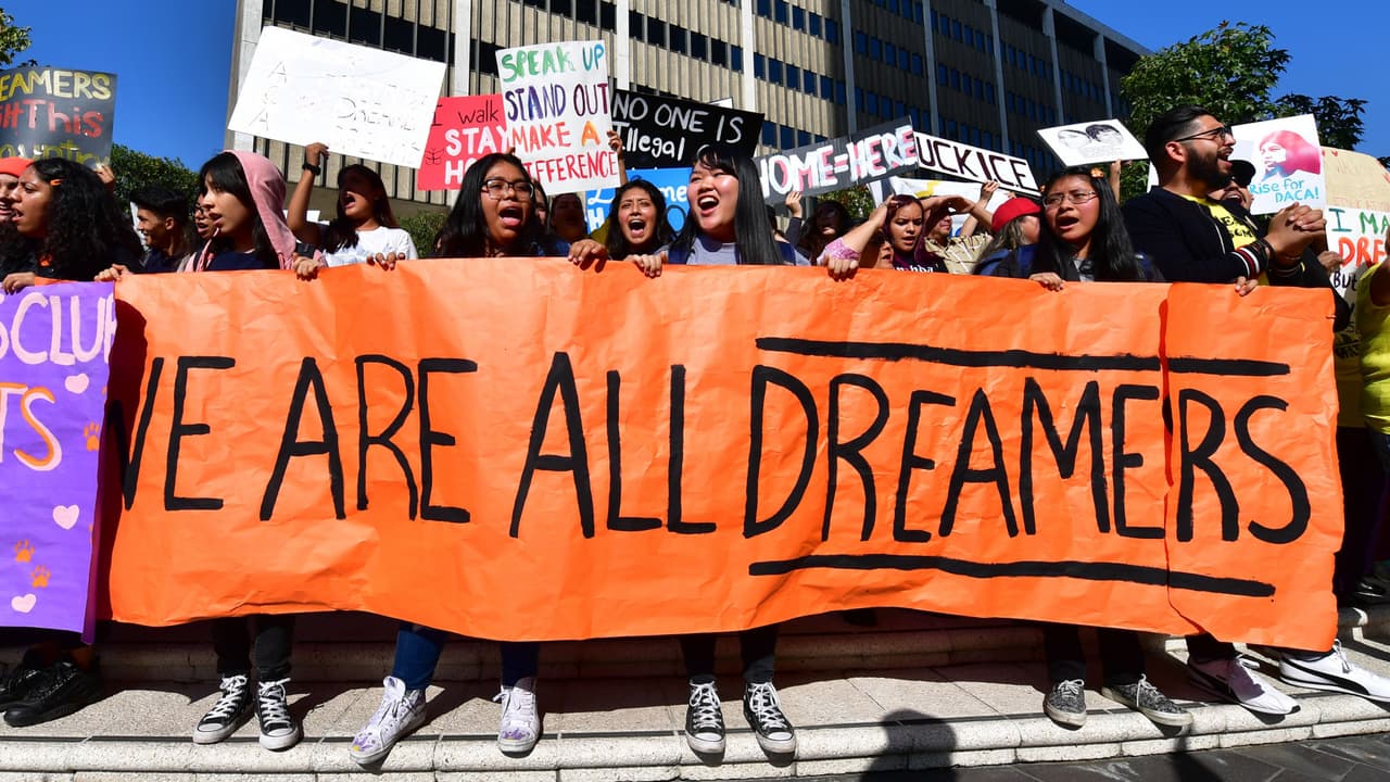 La residencia permanente cada vez más lejos para soñadores y tepesianos, según abogado en Dallas