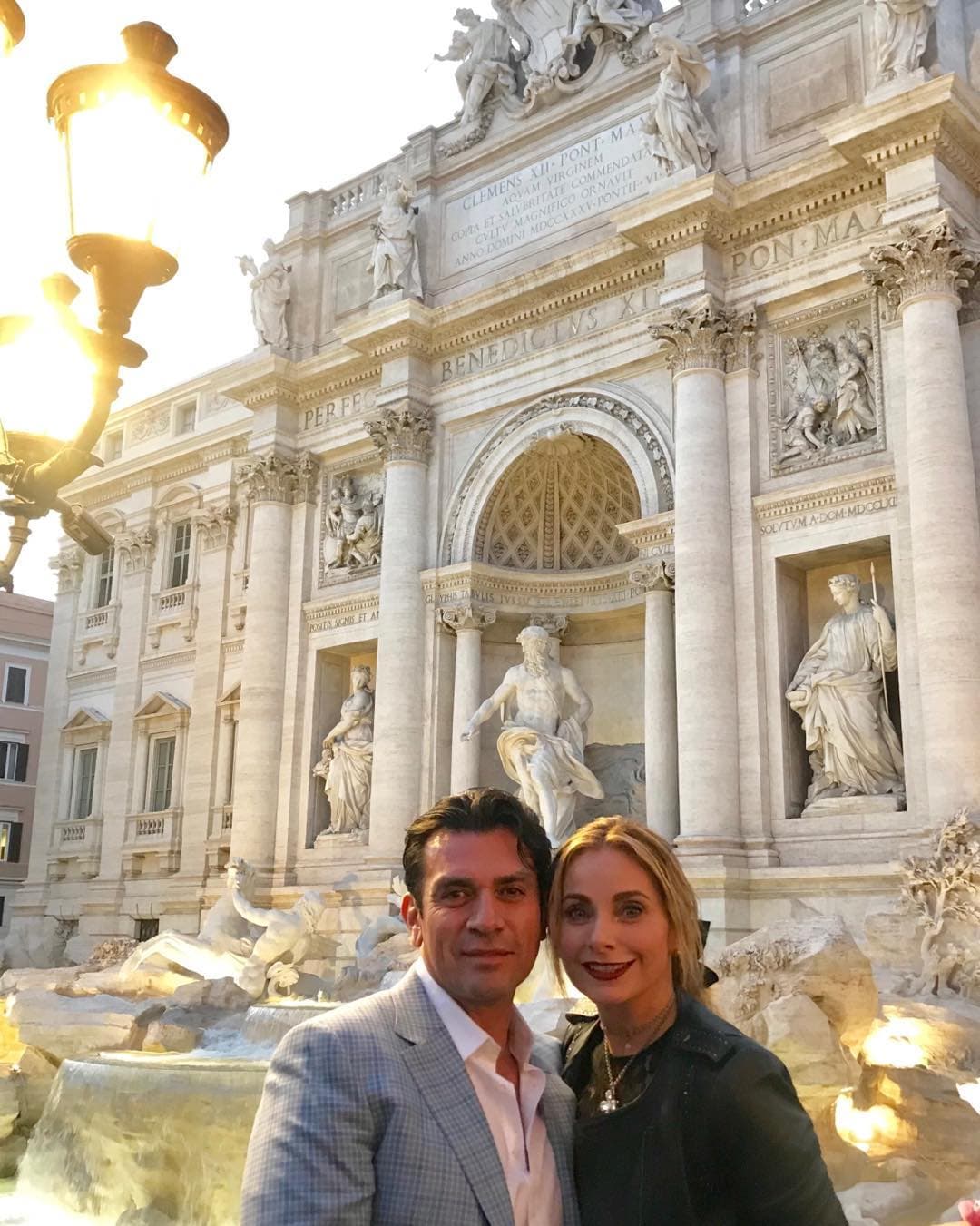 La pareja se casó el 15 octubre de 2011, en la Hacienda de San Agustín, en Puebla. Cuatro años después, en diciembre de 2015, la actriz se convirtió en madre, al recibir a León y Máxima, los mellizos que nacieron en un hospital de El Paso, Texas.