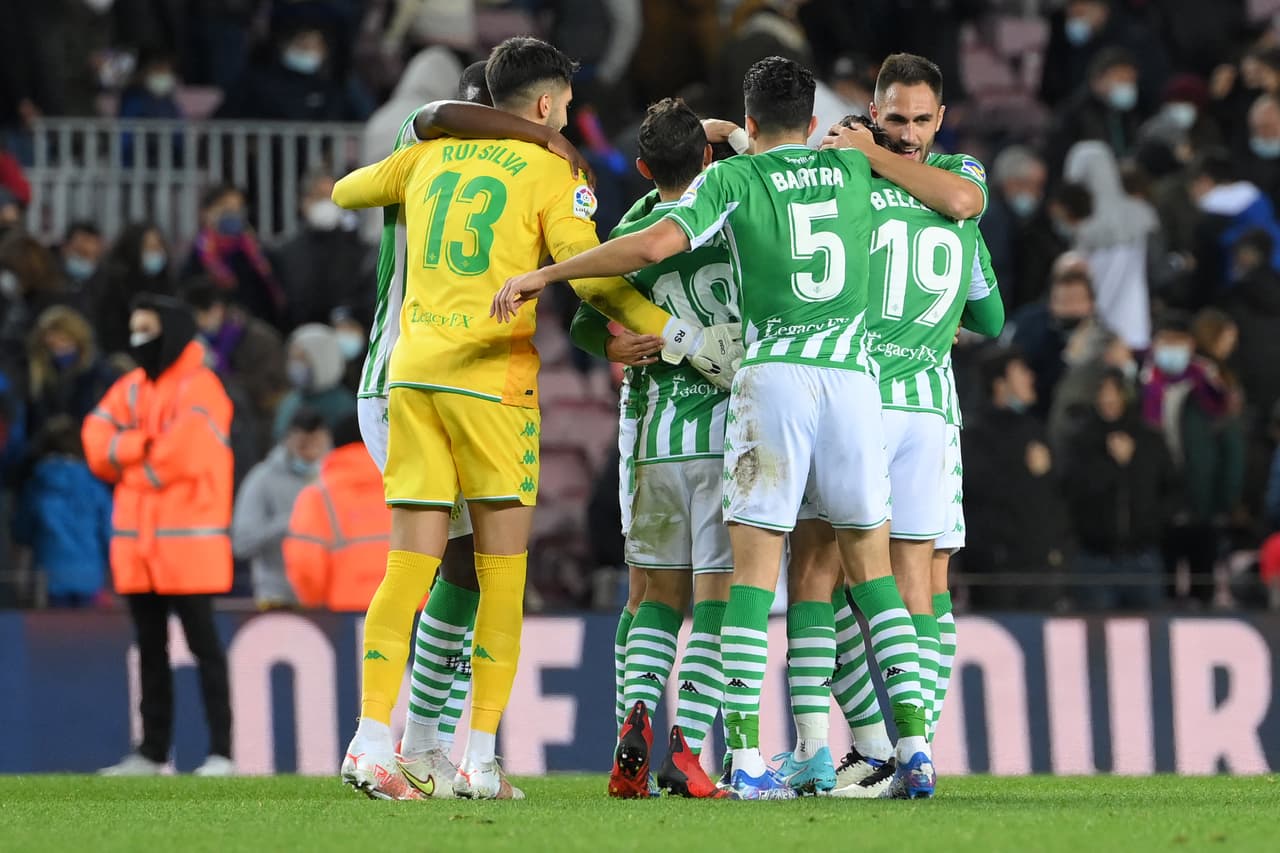 Barcelona no logra levantar frente al. Betis, caen 0-1 y se mantienen en el séptimo lugar con 23 unidades.