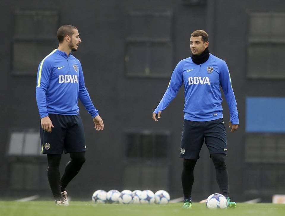 Como si fuera poco, se encontró con Darío Benedetto, quien fuera rival en los duelos Rayados-Águilas. Una dupla que quiere destrozar las defensas en el país del Cono Sur.