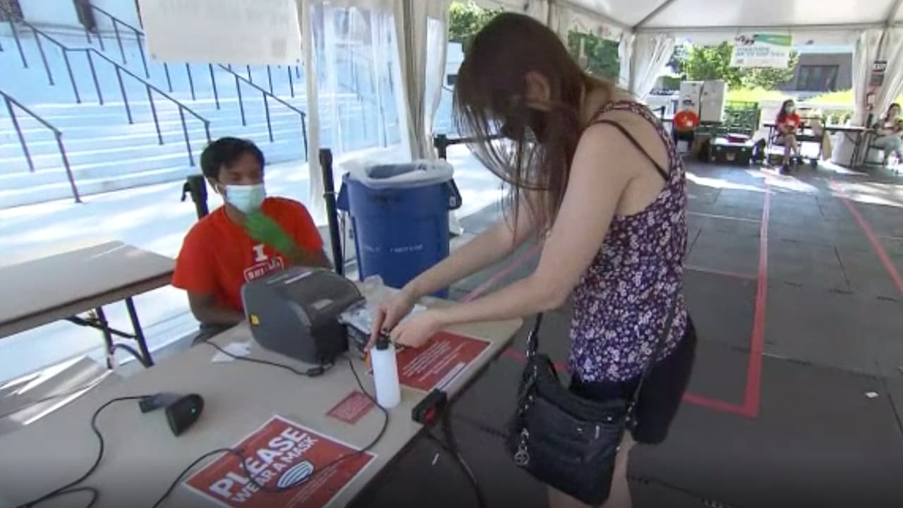 La red del departamento de curativos, el
<b><a href="https://www.ummc.care/" target="_blank">United Memorial Medical Center</a></b> y los centros de servicios múltiples pueden proporcionar aproximadamente 27,000 pruebas diarias.