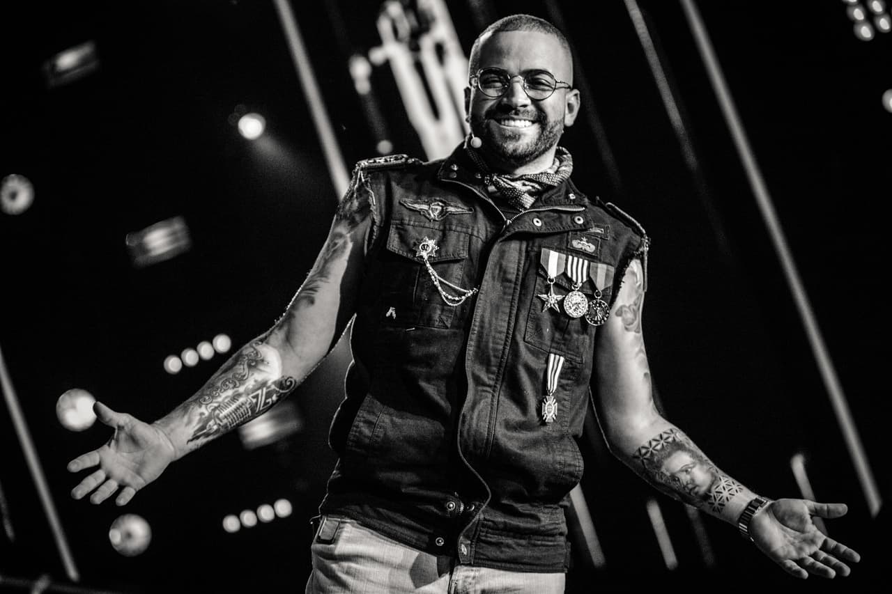 Nacho ya puede emprender vuelo con tranquilidad pues recibió un pasaporte "nuevecito"